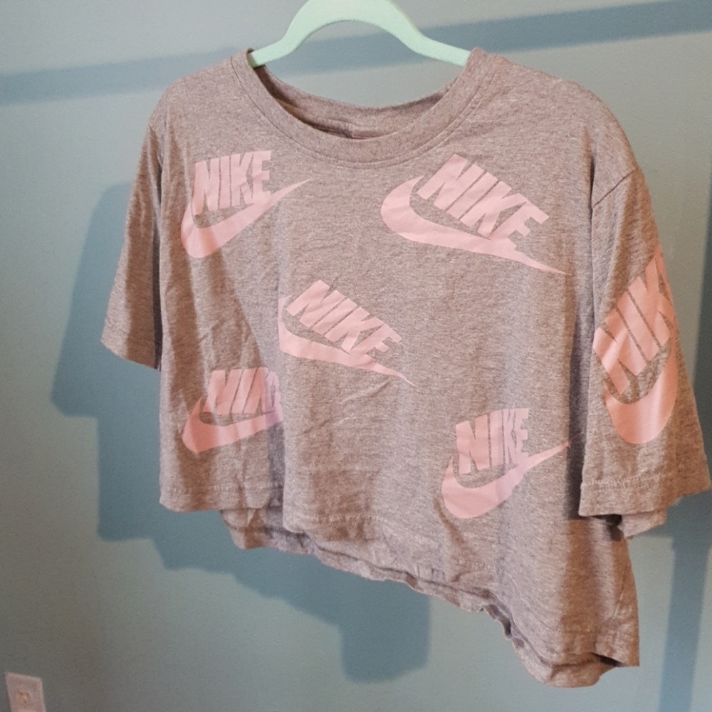 Nike Crop tee ( Wear once brand new condition)